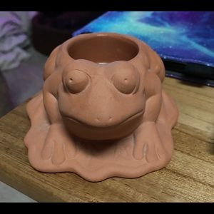 Frog tea light candle holder